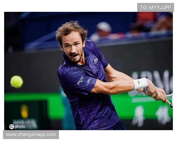 梅德韦杰夫决胜盘伤退 勒纳钱逆转晋级迎来职业生涯首个巡回赛决赛