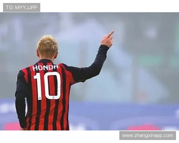 安哥拉队长赛后自豪展示与梅西交换的签名球衣将永久珍藏